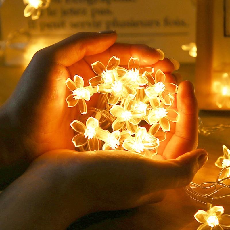 Коледна инсталация, 5 метра, 20 LED крушки с цвят на череша, за външна употреба със соларно зареждане