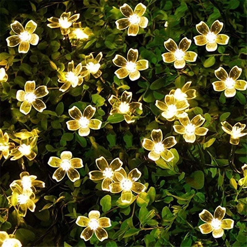 Коледна инсталация, 5 метра, 20 LED крушки с цвят на череша, за външна употреба със соларно зареждане