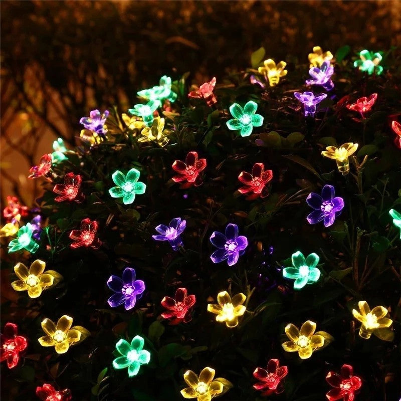 Коледна инсталация, 5 метра, 20 LED крушки с цвят на череша, за външна употреба със соларно зареждане
