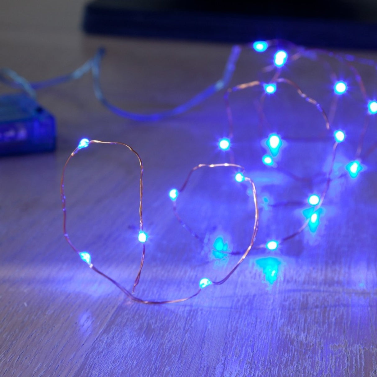 Instalatie Craciun, 50 m, 500 Led-uri, Albastru, Alb Cald, 8 jocuri de lumini, Transformator, Interconectabila, Prelungitor 5 m inclus, Fir Cupru, Vivimall - vivimall.ro