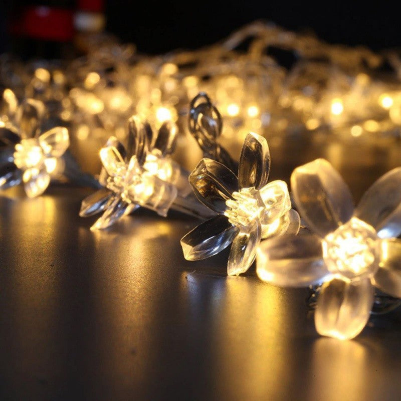 Коледна инсталация, 6,5 метра, 30 LED крушки с цвят на череша, за външна употреба със слънчево зареждане