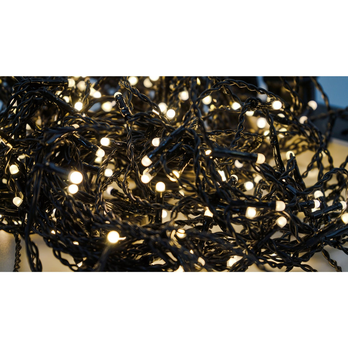 Instalatie Craciun Profesionala de Exterior IP65, 90 m, 2160 Led-uri Mari ,Franjuri, Alb cald, Flash, Alimentator de 1.5m, Interconectabila, Fir Negru Cauciucat, 220v, Vivimall - vivimall.ro