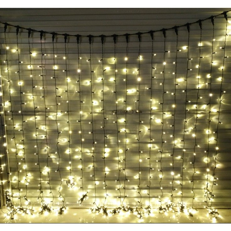 Instalatie Craciun Profesionala de Exterior IP65, Tip Perdea, 1m x 5m, 500 Led-uri Mari, Alb cald, cu flash, Alimentator 1,5 m, Interconectabila, Fir negru, Vivimall - vivimall.ro