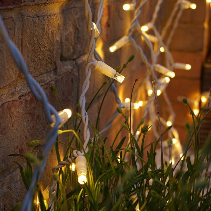 Instalatie Craciun, Tip Perdea, IP44, 3 m x 3 m, 240 LED-uri, Alb Cald, cu 8 jocuri de lumini, 31 V, 9W, Interconectabila, Prelungitor 3 m inclus, Fir transparent, Interior/ Exterior, Vivimall - vivimall.ro