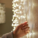 Коледен монтаж тип Костенурки, IP44, 25 M, 715 LED-а, 8 светлинни ефекта, 31 V, Включено дистанционно управление, Свързващи се, Включен 5-метров удължителен кабел, Медна тел, За вътрешна/външна употреба