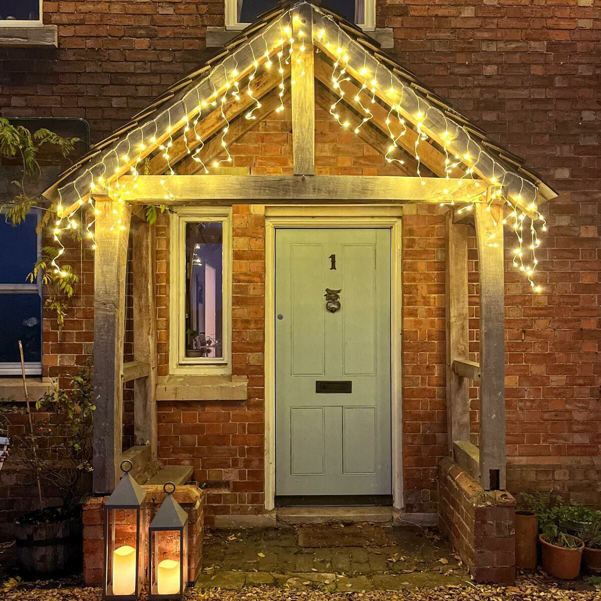 Instalatie Craciun Yoto, Tip Franjuri/Turturi, 7 m, 200 LED-uri, Prelungitor 1.5 m, 8 Jocuri de Lumini, Interconectabila, Conectare la Retea, Fir transparent, Interior/Exterior, Alb Cald - vivimall.ro