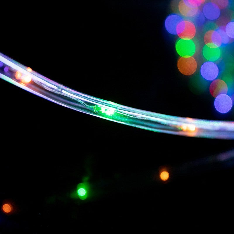 Furtun LED Flippy 2400 LED-uri multicolor aprins, detaliu lumini colorate în funcțiune