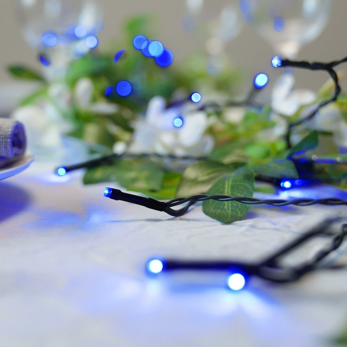 Instalatie De Craciun Liniara Yoto, 10 M, Din Care 1 M Cablu Priza 220V, 100 Led, 8 Jocuri De Lumini, Controler, Fir Negru - vivimall.ro
