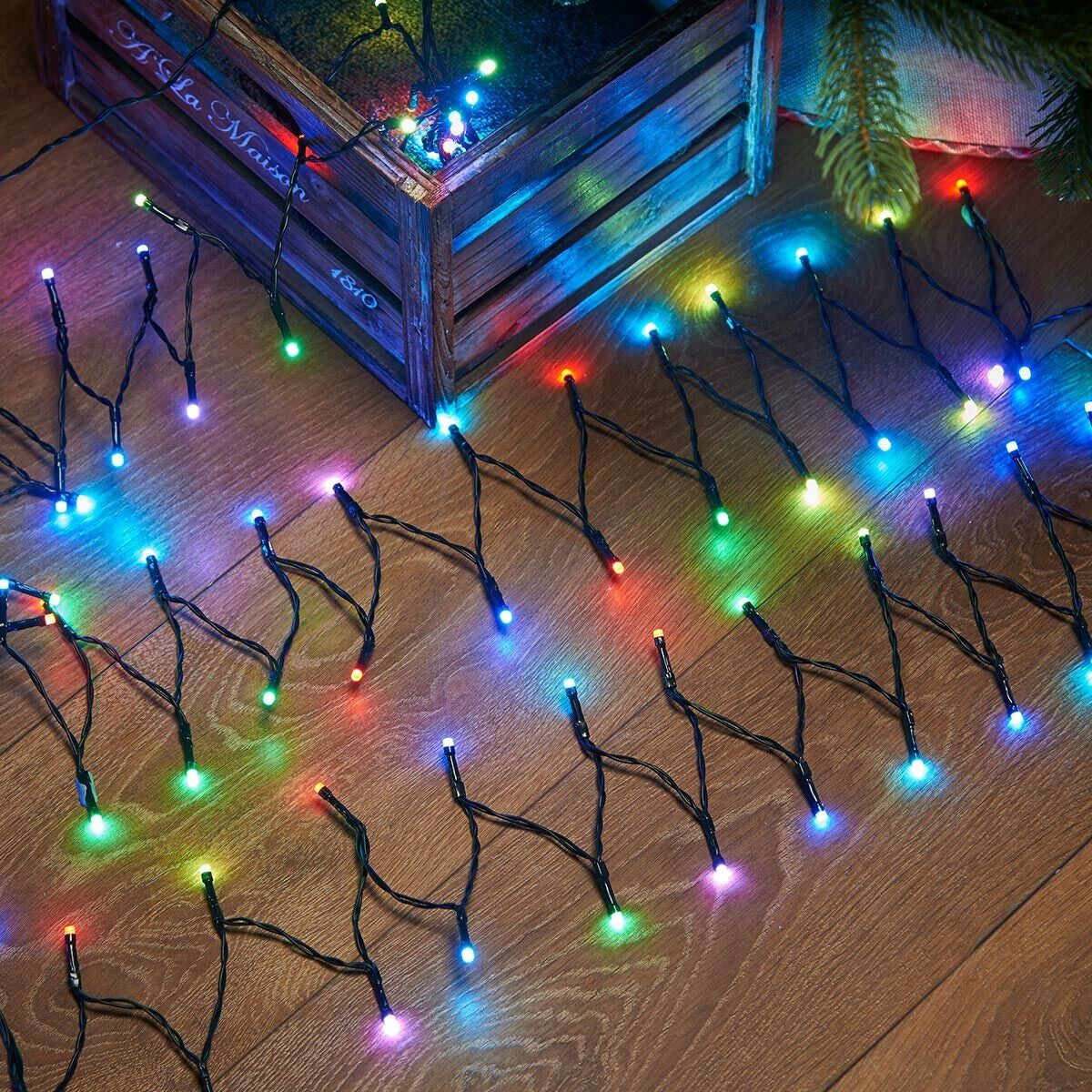 Instalatie De Craciun Liniara Yoto, 22 M, Din Care 1 M Prelungitor 220V, 300 Led, 8 Jocuri De Lumini, Controler, Utilizare Interior/Exterior, Fir Negru - vivimall.ro