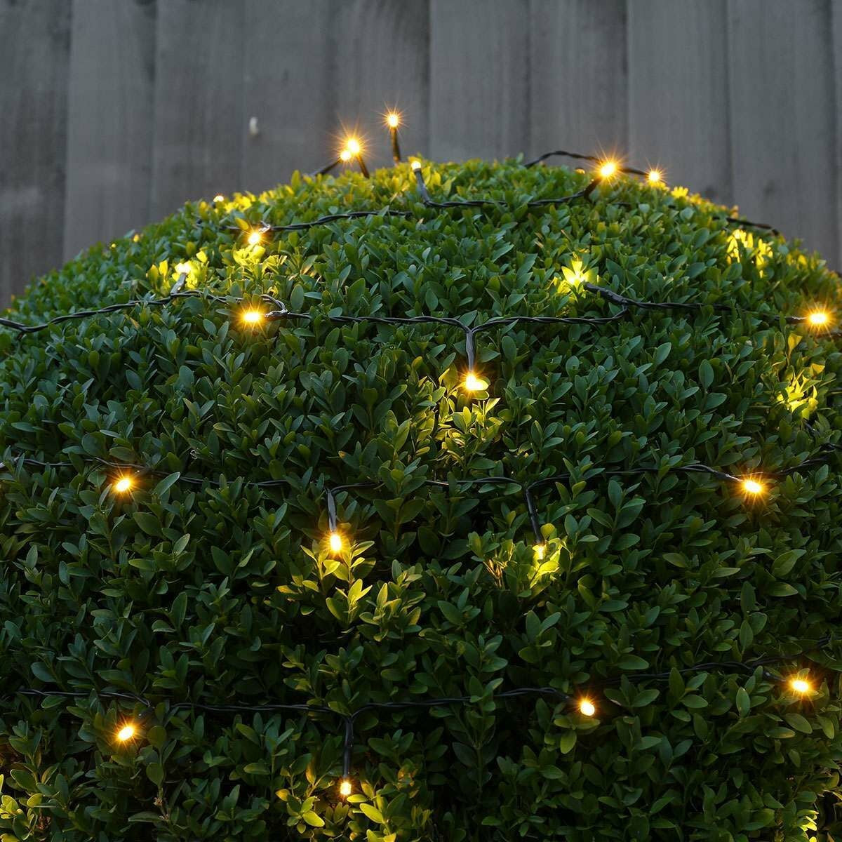 Instalatie de Craciun liniara Yoto, 24 m, din care 1 m cablu priza 220V, 300 LED, 8 jocuri de lumini, beculet in 6 colturi, pentru interior, controler, fir negru, alb cald - vivimall.ro