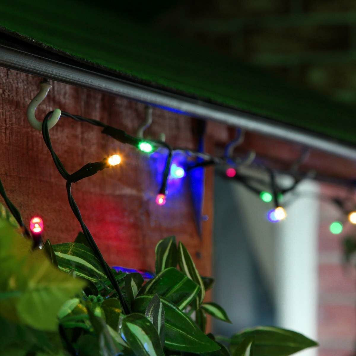 Instalatie de Craciun liniara Yoto, 24 m, din care 1 m cablu priza 220V, 300 LED, 8 jocuri de lumini, controler, fir negru, multicolor - vivimall.ro