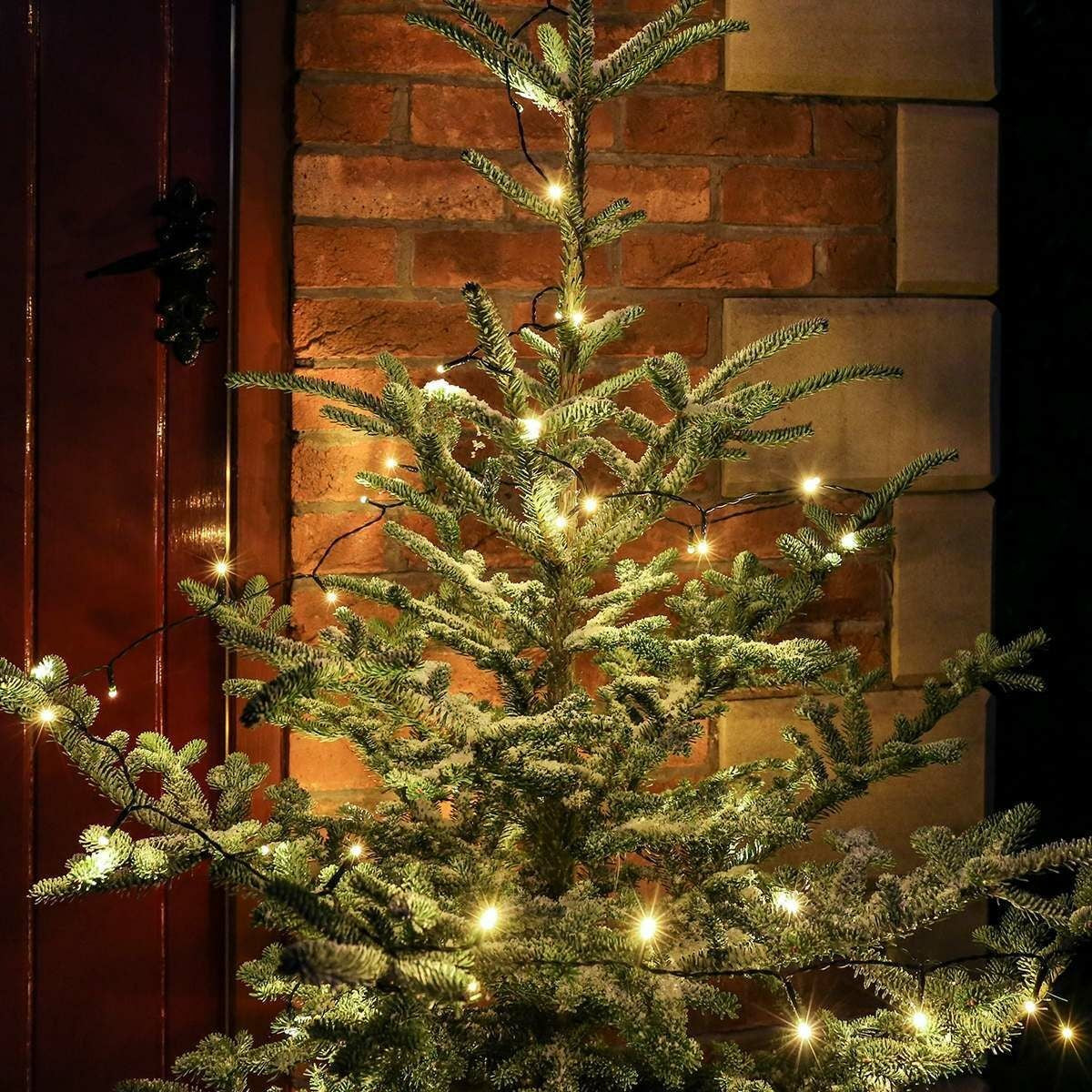 Instalatie de Craciun liniara Yoto, 24 m, din care 1 m cablu priza 220V, 300 LED, 8 jocuri de lumini, controler, fir negru, alb cald - vivimall.ro