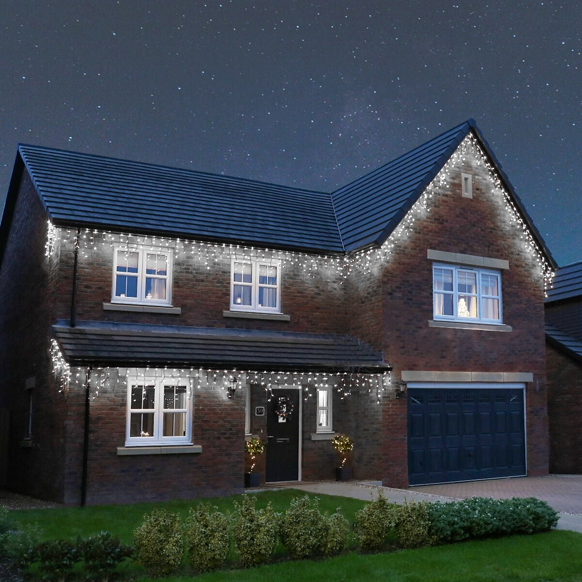 Instalatie Solara Craciun Turturi, IP44, 5 m, 143 Led-uri, Perdea Franjurata, Alb rece, 8 jocuri de lumini, cu Telecomanda, 31V, 250 mAh, Acumulator de 1200 mAh, Exterior, Prelungitor 3 m inclus, Fir Transparent, Vivimall - vivimall.ro