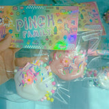 Jucarie Antistres Squishy, Vivimall, cu Revenire Lenta, Squeeze Pinch Family, Model Labuta de Pisica, 6x6 cm, 45g, Ambalaj Transparent, Alb - vivimall.ro