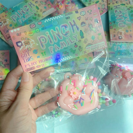 Jucarie Antistres Squishy, Vivimall, cu Revenire Lenta, Squeeze Pinch Family Model Labuta de Pisica, 6x6 cm, 45g, Ambalaj Transparent, Roz - vivimall.ro