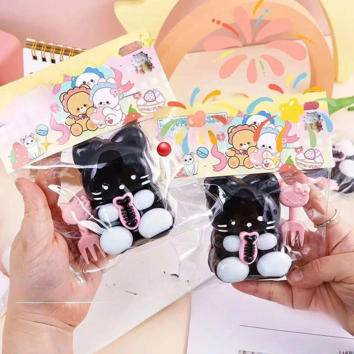 Jucarie Antistres Squishy, Vivimall, cu Revenire Lenta, Squeeze Pinch Family, Model Pisicuta, 10cm x6cm Ambalaj Transparent, 70 gr, Negru - vivimall.ro