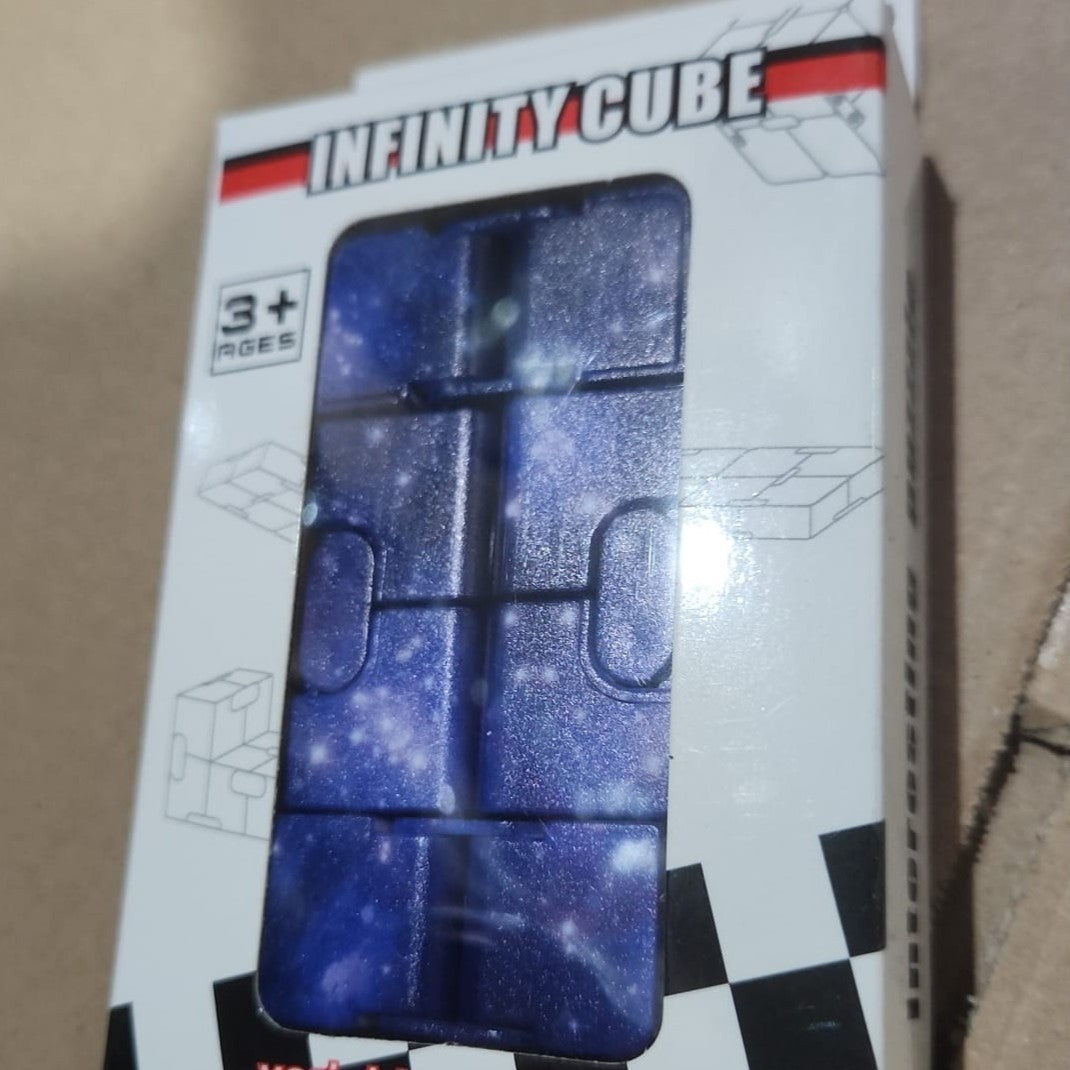 Jucarie Interactiva Antistres cu Miscari Infinite, Cub Magic, 3 ani, 4x4x4cm, Albastru - vivimall.ro