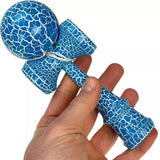 Kendama Crack, Flippy, din Lemn, 18 cm, +14 Ani, Diametru Bila 6 cm, Model Crapat, Albastru Deschis - vivimall.ro