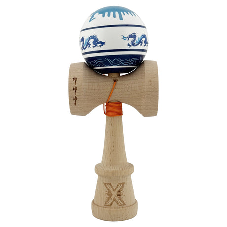 Kendama X Originala, Profesionala, Flippy, DRAGON Series, Super Sticky cu Cupe Mari King Size V3, Rulment Metalic si Gaura in Baza, din Lemn 18 cm, Ata 62/65 cm, Alb/Albastru inchis - vivimall.ro