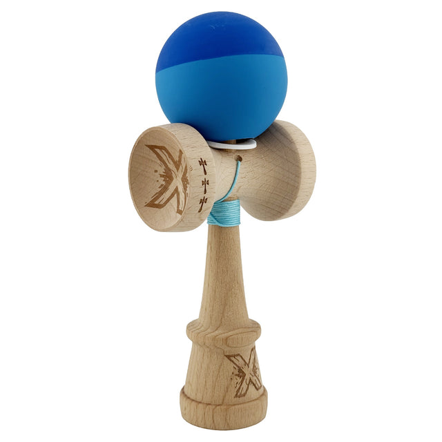 Kendama X Originala, Profesionala, Vivimall, Rubber Grip, Cupe Mari KING SIZE V3, Gaura in Baza, Rulment Metalic, din lemn 18 cm, Ata 55 cm, Bicolor Albastru/Albastru deschis - vivimall.ro