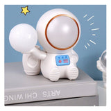 Lampa de Veghe 2in1, Vivimall, Lampa, Ascutitoare si Spatiu Depozitare, Model Astronaut, Incarcare USB, din ABS, 12 x 7 x 11 cm, Lumina Led, Multicolor - vivimall.ro