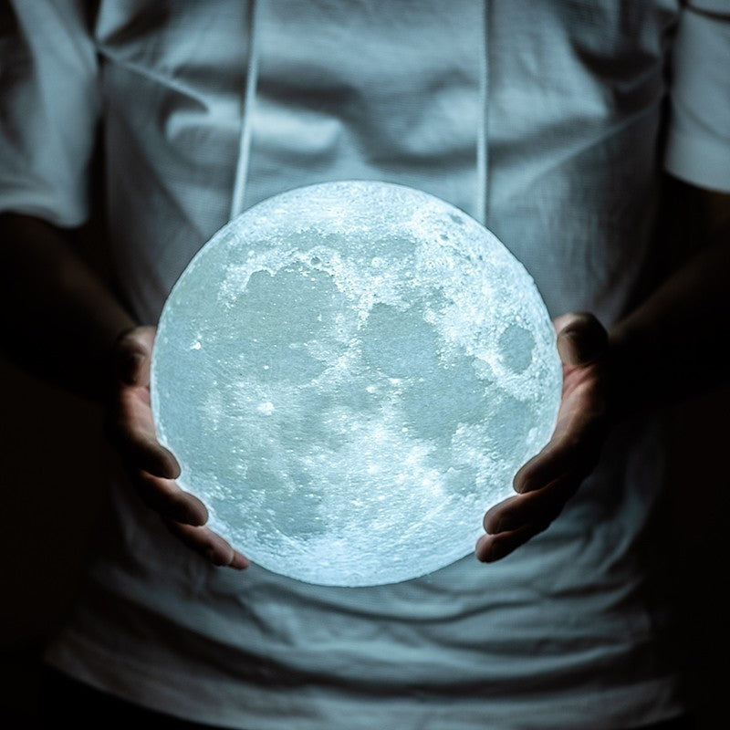 Lampa De Veghe In Forma De Luna 3D Moon Light Rece, Alimentare Baterii, Stand Plastic Inclus, 8 Cm