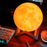 Lampa De Veghe In Forma De Luna Cu Stele 3D Moon Light, Acumulator Integrat, Alimentare Usb, Stand Din Plastic Inclus, 13 Cm, 16 Culori, Telecomanda Inclusa