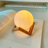 Нощна лампа Luna3D Moon Light, LED светлина, захранвана от батерии, пластмасова стойка, 18 см