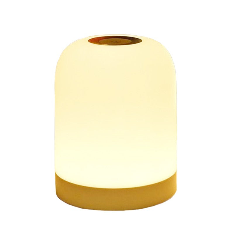 Lampă LED reîncărcabilă RGB albă, vedere frontală, dimensiuni 11×8×8 cm, lumină caldă activată