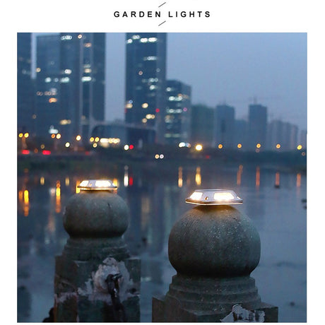 Lampa solara LED pentru gradina Flippy, 8 LED-uri, prindere de perete sau impamantare, IP65, forma patrat, material ABS si Policarbonat, 9 x 9 cm, baterie 1.2V, 600 mah, alb cald - vivimall.ro