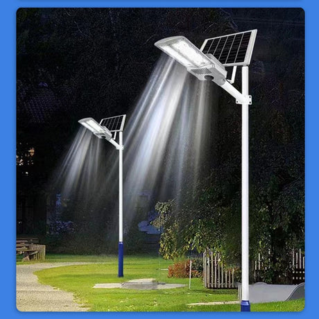 Lampa solara stradala Vivimall, pentru curte sau strada, cu trei grile, finisaj mat, rezistent la apa, montare prin fixare, senzor lumina, baterie de litiu, IP65, lumina rece, putere 1000W, autonomie 10 ore, 55 x 23 x 9 cm, gri - vivimall.ro