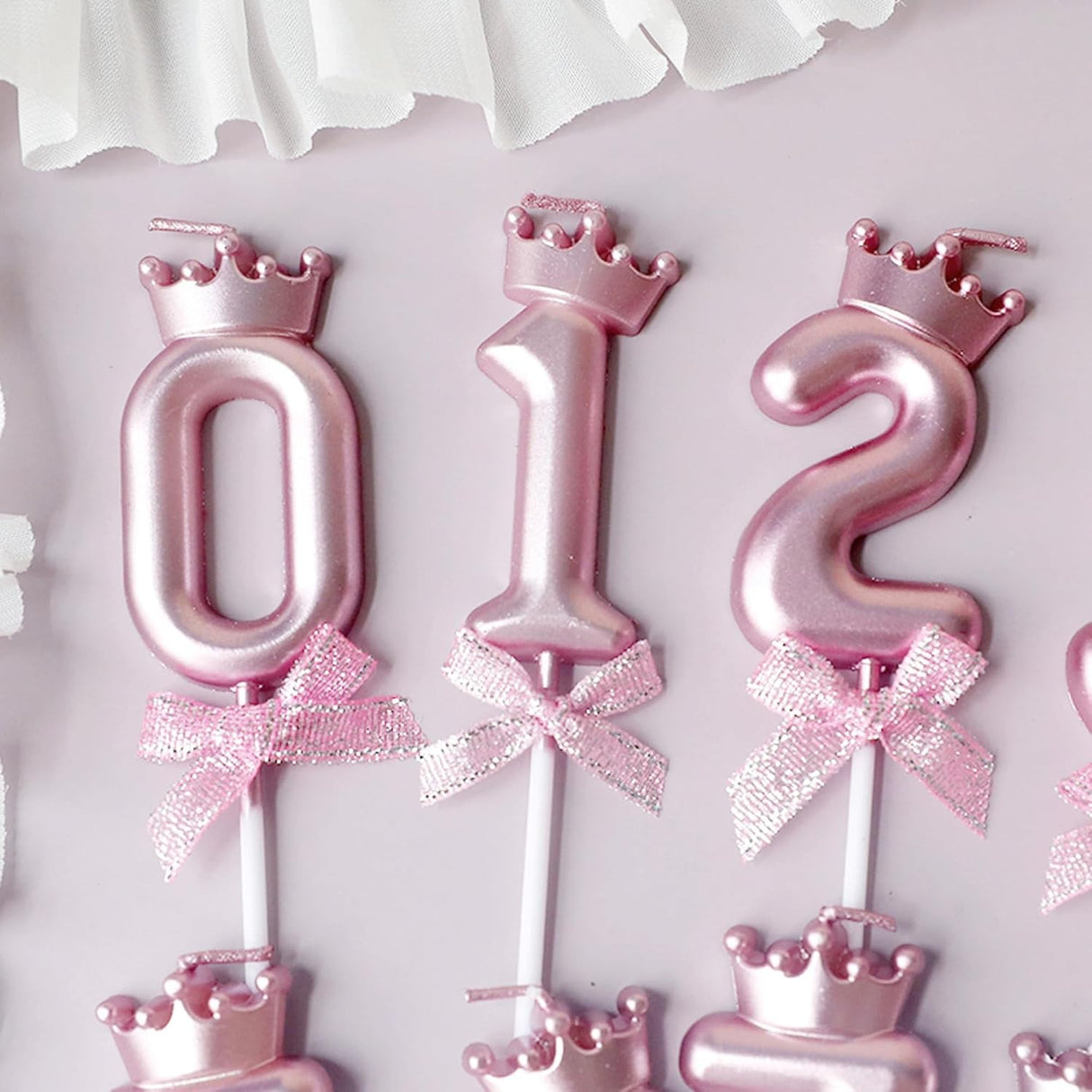 Lumanare Cifra 0, Vivimall, Model Coroana cu Fundita, Pentru Tort, 6 x 2.5 cm Mov - vivimall.ro