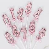 Lumanare Cifra 5, Vivimall, Model Coroana cu Fundita, Pentru Tort, 6 x 2.5 cm Mov - vivimall.ro