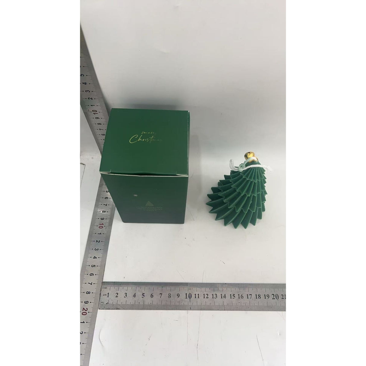 Lumanare de Craciun Parfumata, Flippy, Lumanare Rotativa cu Aromaterapie, Model Brad de Craciun forma Lunga, din Ceara de Soia, 11 x 8 x 8 cm, Verde - vivimall.ro