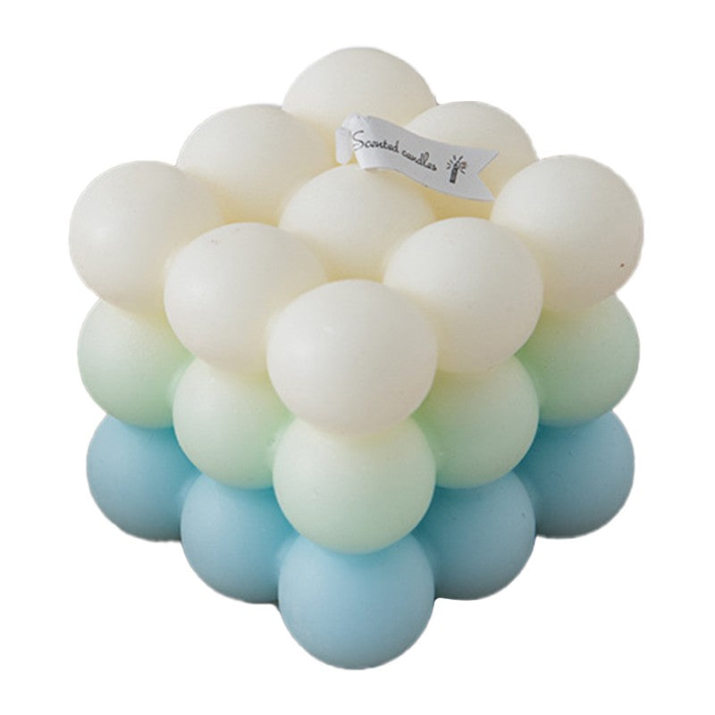 Lumanare Parfumata, Vivimall, din Ceara De Soia, Model Cub, Gradient in 3 Culori Pale, 6x6x6 cm, Aroma de Mare, Albastru deschis - vivimall.ro