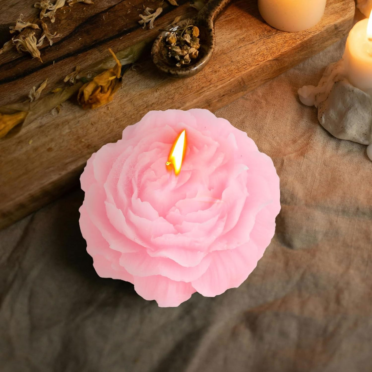 Lumanare Parfumata, Vivimall, Model Trandafir, Ardere 10h, 70 g, 7.5 x 3.5 cm, Parfum de Piersica, Roz Pal - vivimall.ro