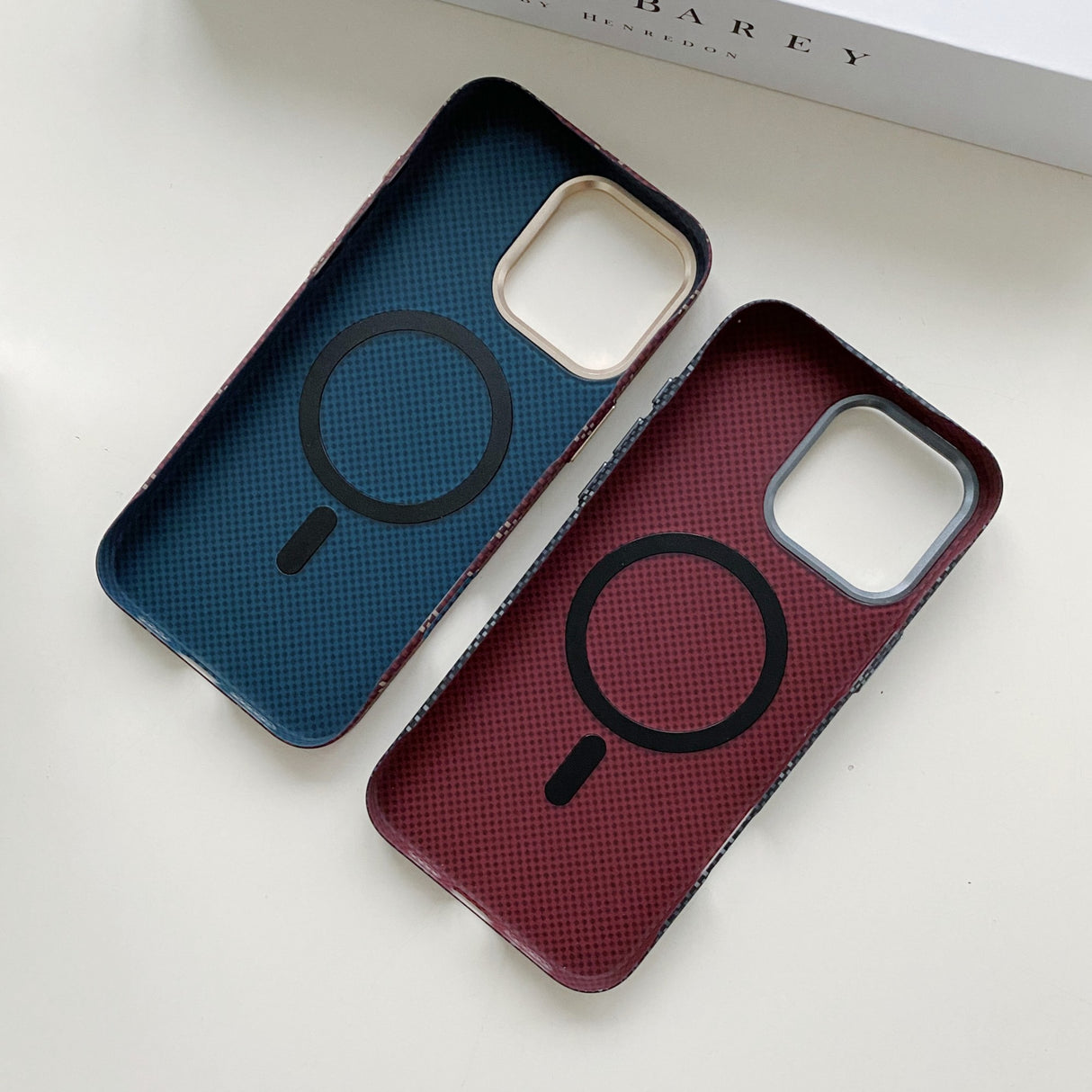 Carcasa Magnetica, Vivimall, din Fibra de Carbon, pentru iPhone 15 Pro Max, Maro - vivimall.ro