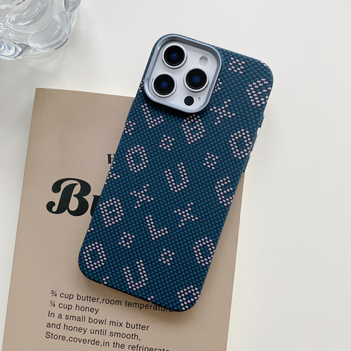 Carcasa Magnetica, Vivimall, din Fibra de Carbon, pentru iPhone 15 Pro Max, Maro - vivimall.ro