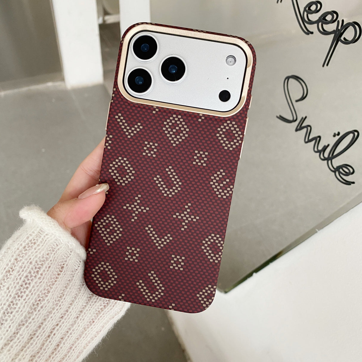 Carcasa Magnetica, Vivimall, din Fibra de Carbon, pentru iPhone 15 Pro Max, Maro - vivimall.ro