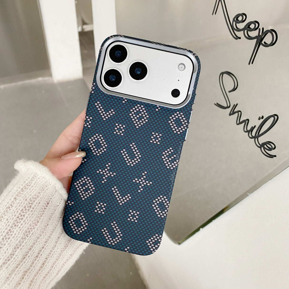 Carcasa Magentica, Vivimall, din Fibra de Carbon, pentru iPhone 17 Pro Max, Portocaliu - vivimall.ro