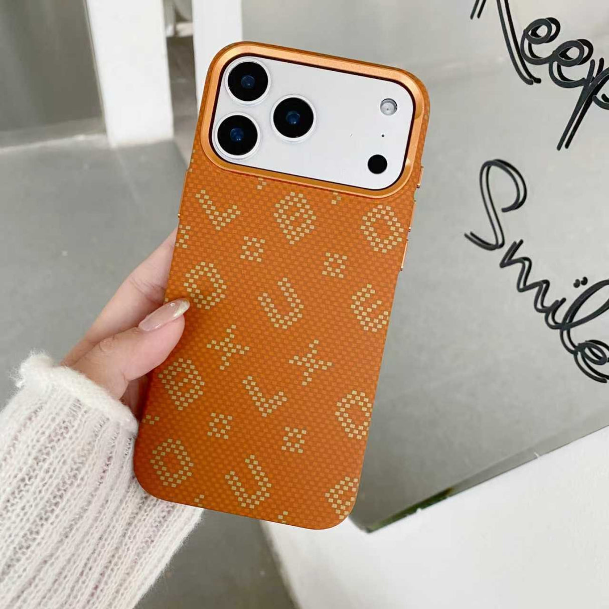 Carcasa Magentica, Vivimall, din Fibra de Carbon, pentru iPhone 17 Pro Max, Portocaliu - vivimall.ro