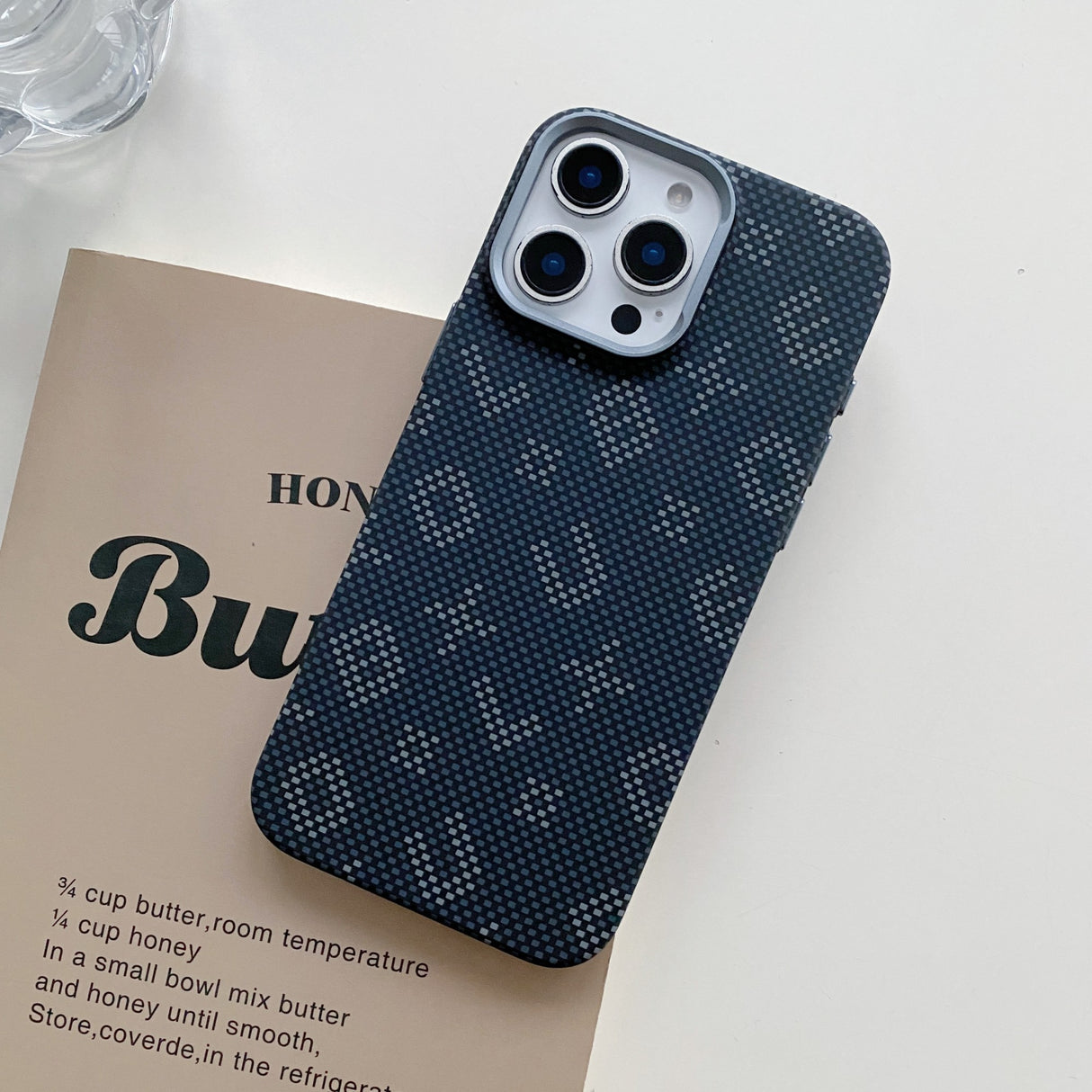 Carcasa Magentica, Vivimall, din Fibra de Carbon, pentru iPhone 17 Pro, Portocaliu - vivimall.ro