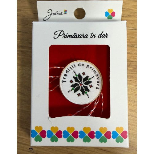 Martisor Brosa Mica in Cutie, Dimensiune Brosa 2.5-3 cm, Material Metal, Model 27 - vivimall.ro