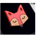 Martisor pentru copii, Brosa, Material Metal, Ambalaj Carton cu Design, Deimensiune Brosa Aproximativ 2 x 2 cm, Multicolor, Model 1 - vivimall.ro