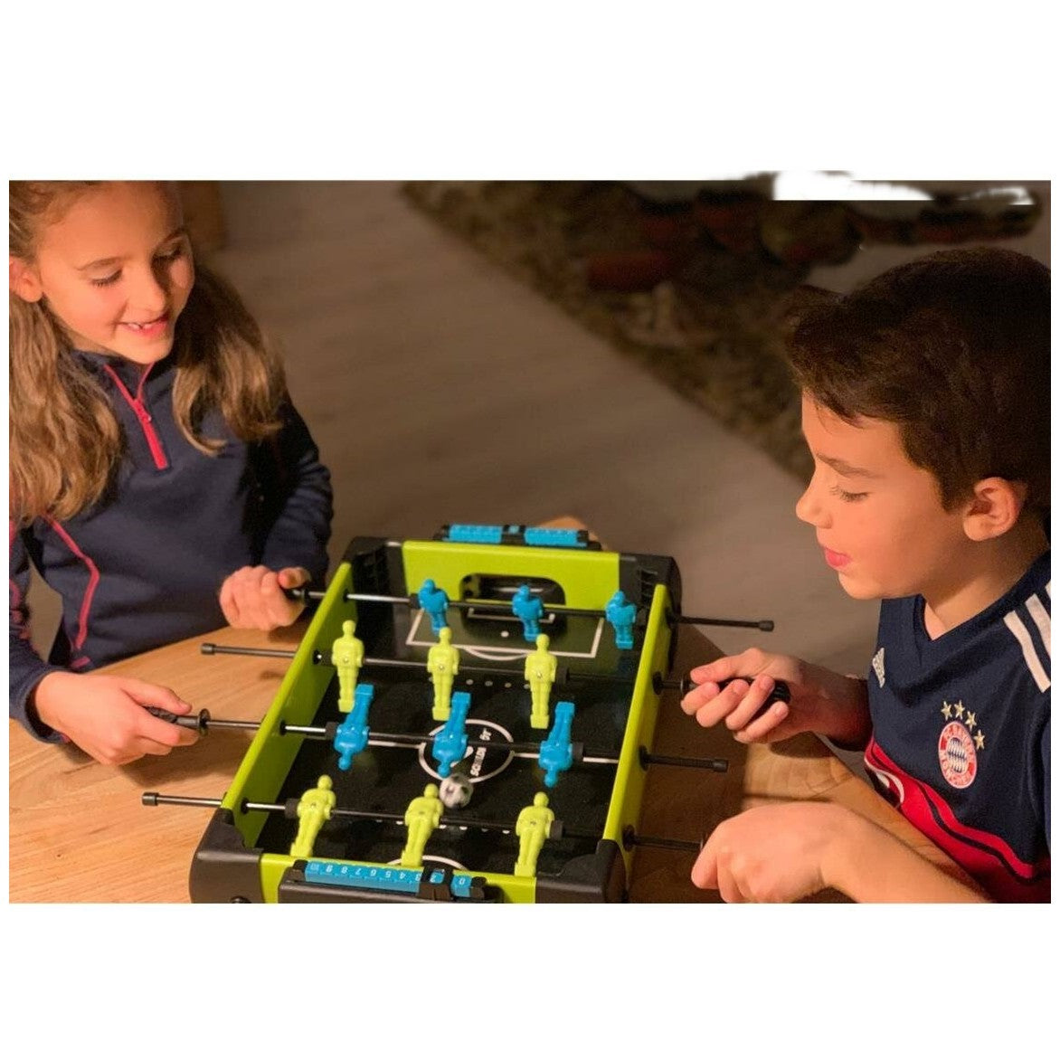 Masa de fotbal cu teren si 12 jucatori Vivimall, 4 manere, cu Tablou Scor, din Metal si ABS, 36.5 x 35.5 x 8 cm, Design Multicolor, pentru copii/adulti, verde - vivimall.ro