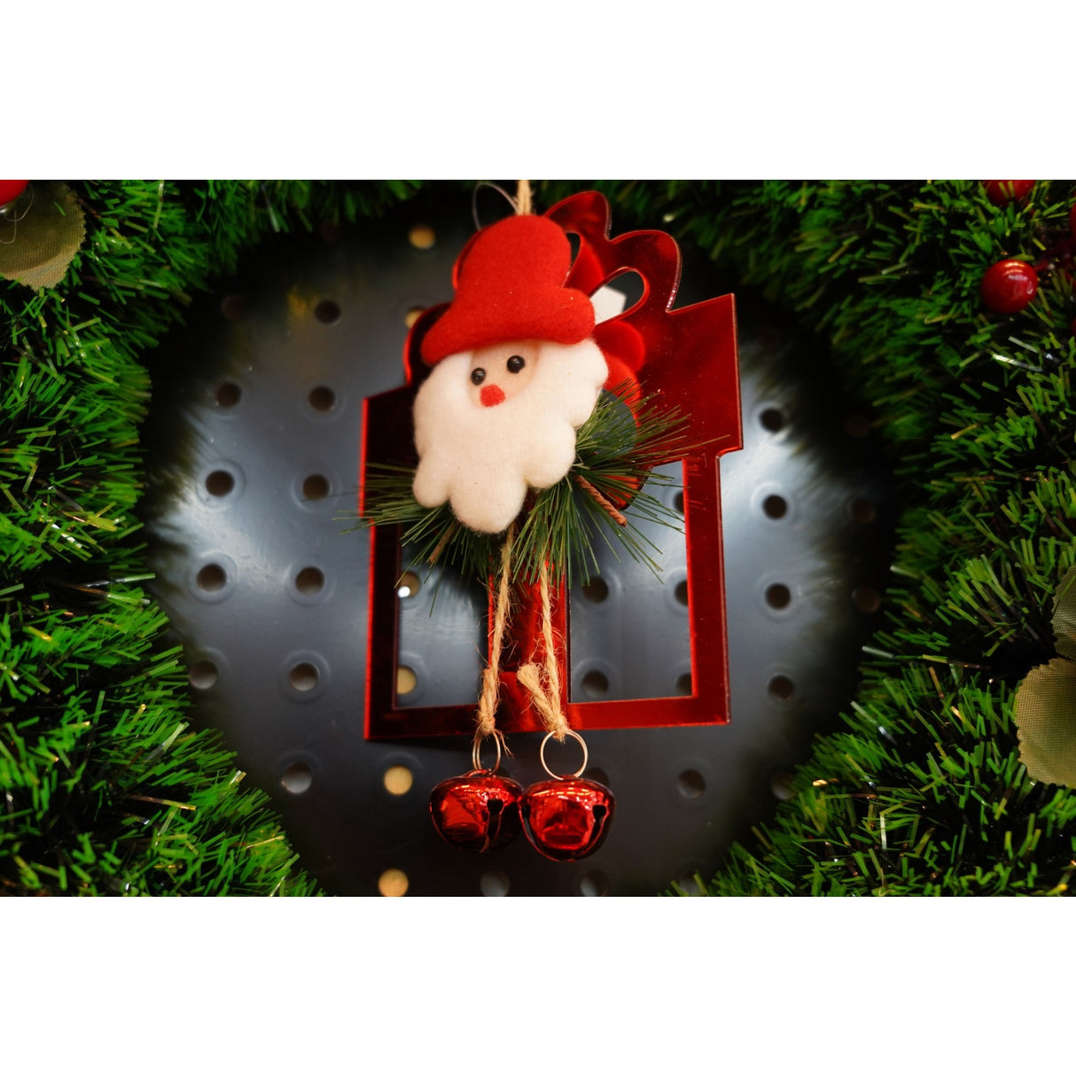 Ornament brad, Vivimall, Cadou cu clopotei, Rosu, Lucios, 15*20CM, Acril, Interior/ Exterior - vivimall.ro