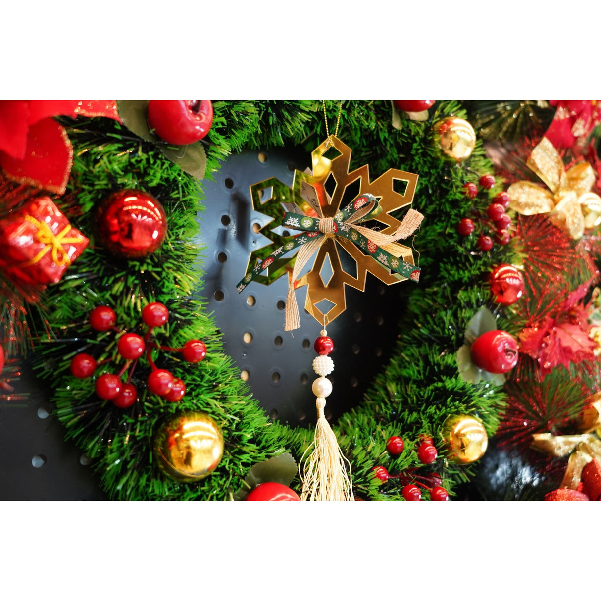 Ornament brad, Vivimall, Fulg de nea, Auriu, Lucios, 16*30CM, Acril, Interior/ Exterior - vivimall.ro