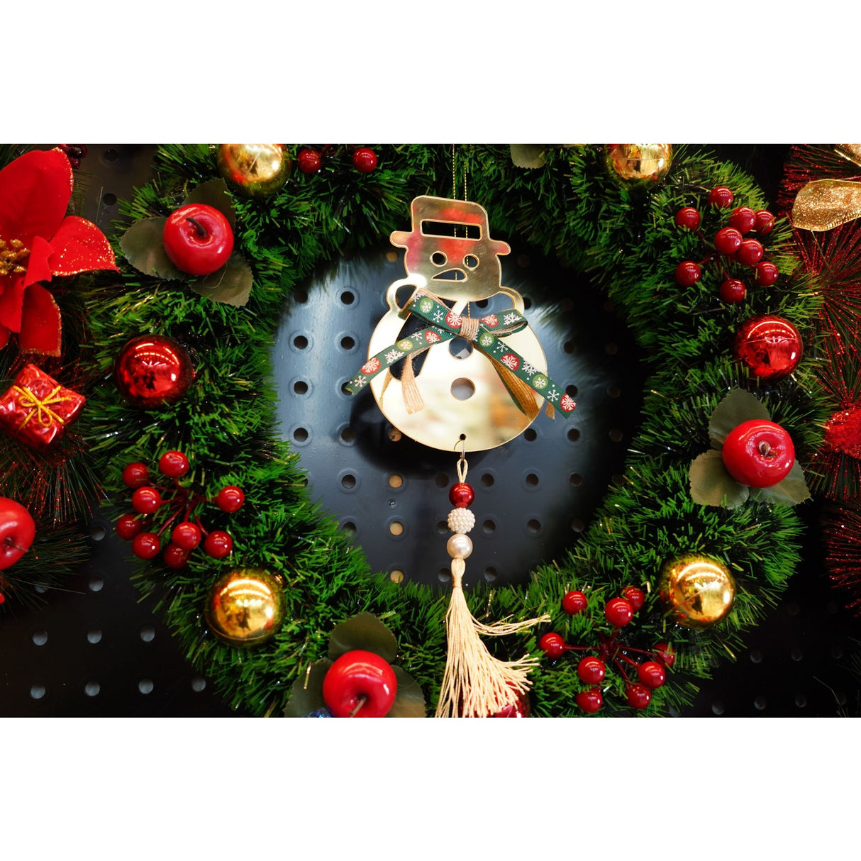 Ornament brad, Vivimall, Om de zapada, Auriu, Lucios, 14*30CM, Acril, Interior/ Exterior - vivimall.ro