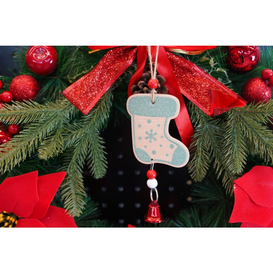 Ornament de brad ciorap cu clopotel, Vivimall, multicolor, lemn, 17 cm - vivimall.ro