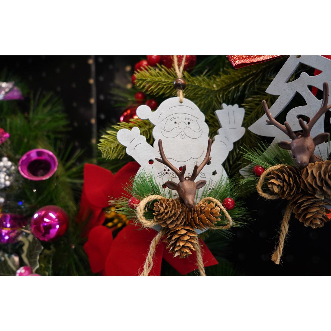 Ornament de brad Mos Craciun cu cerb, Vivimall, multicolor, lemn, 18 cm - vivimall.ro